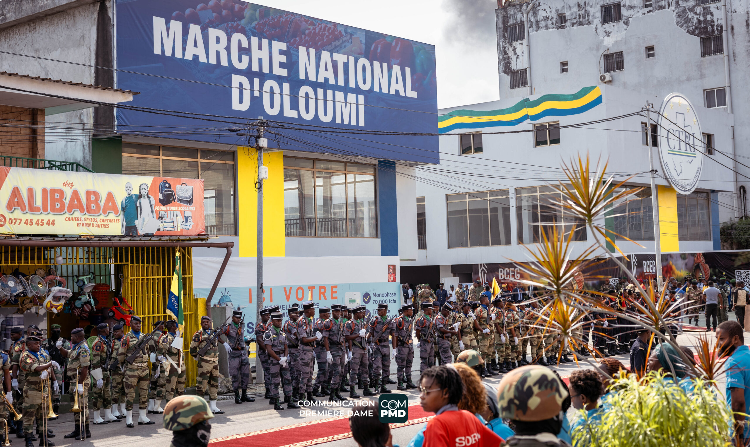 Le couple présidentiel inaugure le marché CTRI d’Oloumi